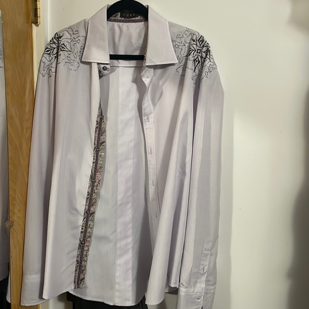 Beautiful party shirt Toku brans in lavender w grey.
